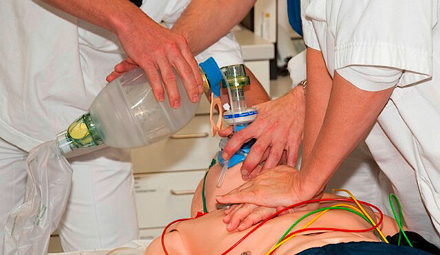 Übung an einer Puppe